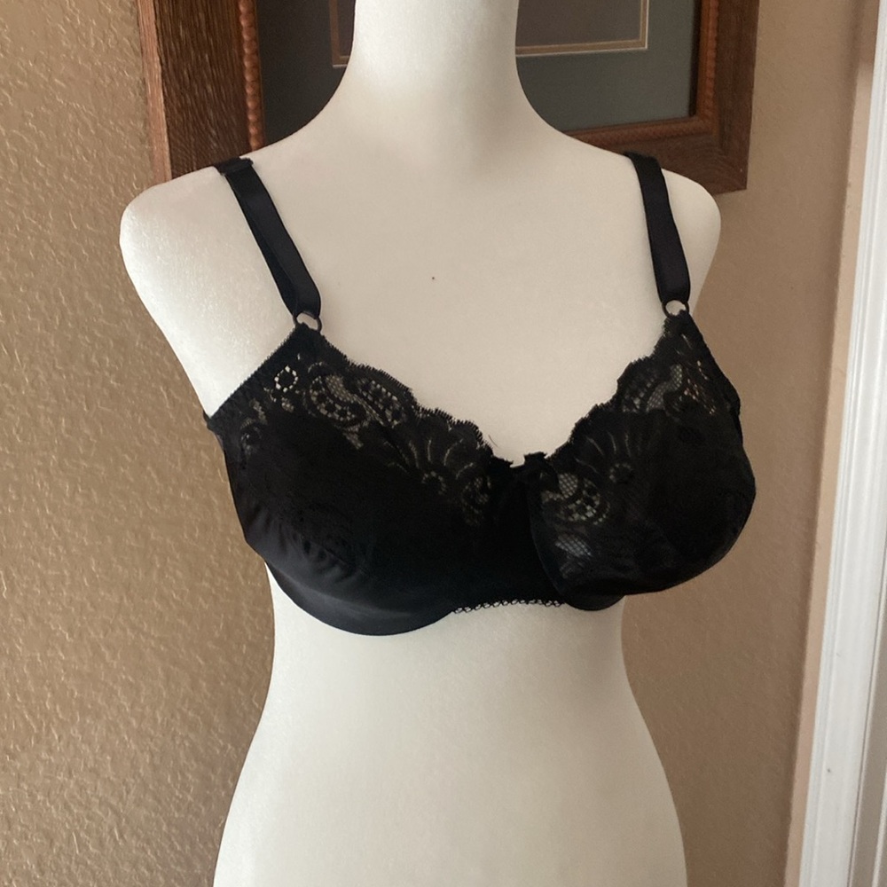 Chic Black Lace Underwire Bra
